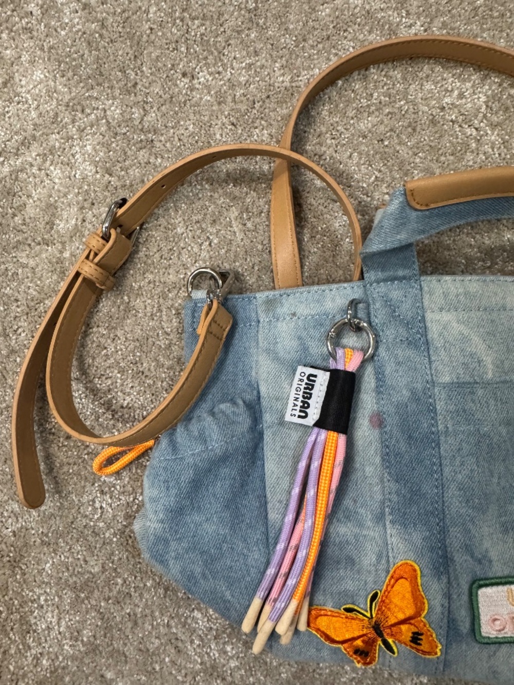 denim patched tote - Picture 2 of 6